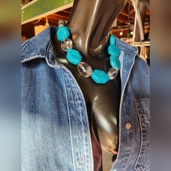 New to the Boutique✨️Blue Howlite & Vintage Silvertone Beaded Necklace - Picture 15 of 16